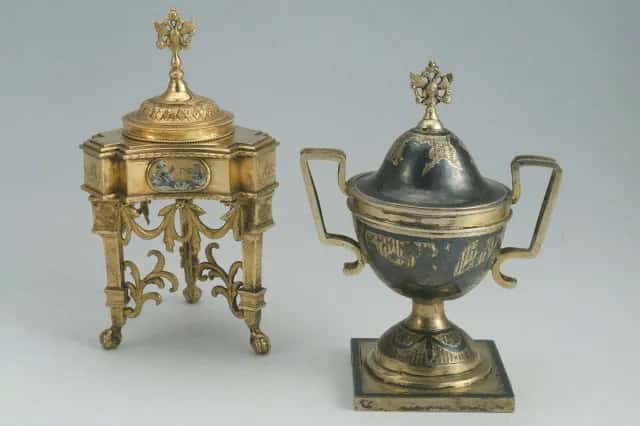A colonial-era salt cellar, essential for preserving food and seasoning meals, reflecting daily life in early America.